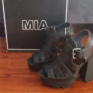 Mia